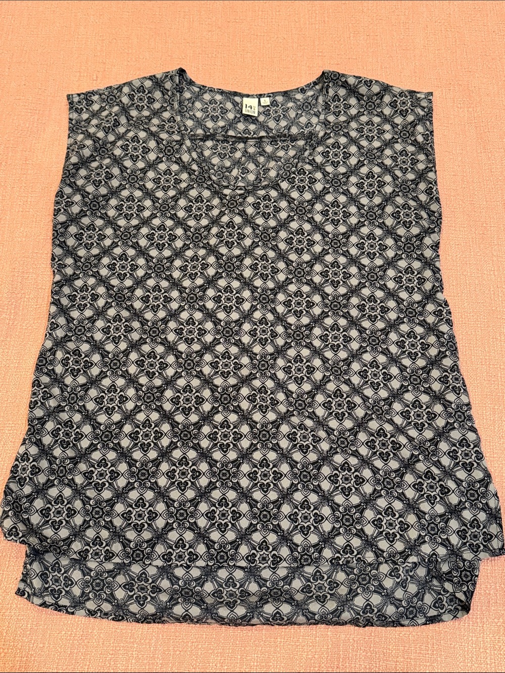 14th & Union small Black and White Geometric Sleeveless wm’s Blouse